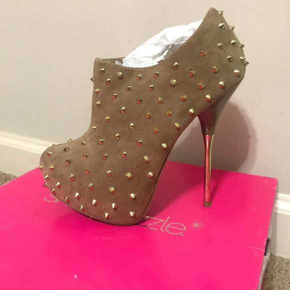Sassy heels!!😍 Kourtney size 6.5 - Picture 4 of 4